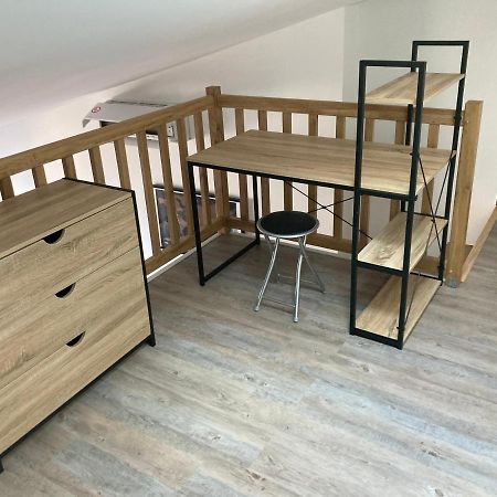 Studio Meuble Du Bourg Puymiclan Bagian luar foto