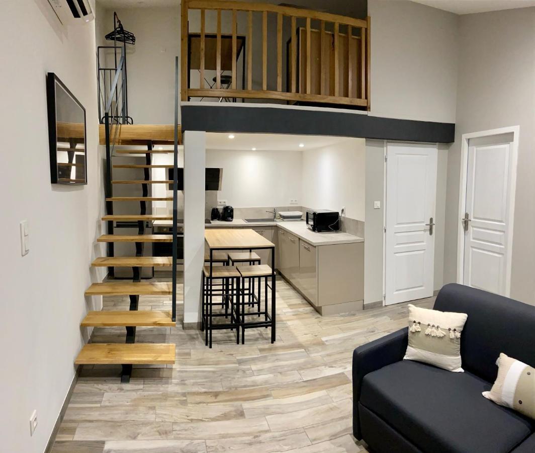 Studio Meuble Du Bourg Puymiclan Bagian luar foto