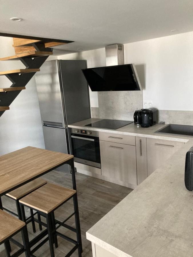 Studio Meuble Du Bourg Puymiclan Bagian luar foto